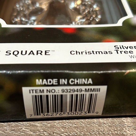 Regent Square Wreath Silver Plated Swarovski Crystals Christmas Ornament in Box - Picture 8 of 10